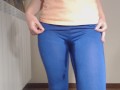 Pee / wetting in blu yoga pants