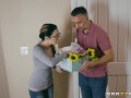 Raven Baygets her neighbors to cheat - Brazzers