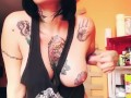 ladymuffin si masturba e squirta in cam