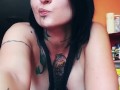 ladymuffin si masturba e squirta in cam