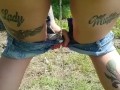 milf faì la pipi' in un parco