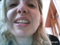 hai la mamma puttana! Lo sai segaiolo?