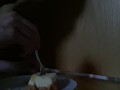 Kuchen essen für Herrin Mira