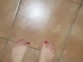 Mistress Susanna Guerriero cammina a piedi scalzi