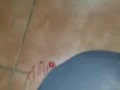 Mistress Susanna Guerriero cammina a piedi scalzi