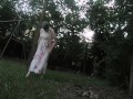 Silicondoll bereit im Park spazieren zu gehen