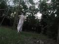 Silicondoll bereit im Park spazieren zu gehen