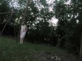 Silicondoll bereit im Park spazieren zu gehen