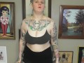 CHUBBY TATTOOED GIRL DOING BICEP CURLS