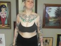 CHUBBY TATTOOED GIRL DOING BICEP CURLS