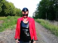 Mj se ballade en forêt