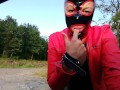 MJ suce un inconnu en foret