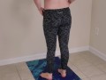 Hot Pregnant Milf in Yoga Pants Does Dirty Anal Work Out 4K