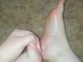 Bendy toes need oiled up