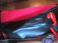 Mit Demask Torpedo Tit Catsuit im Vakuumbett mit Handschuhe