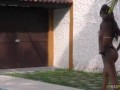 BRASILEIRA RABUDA LEVA DUAS ROLADAS NA BUNDA LINDA