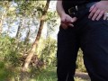 Pissen beim Spaziergang