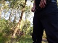 Pissen beim Spaziergang