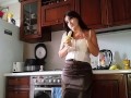 Грязные разговоры студента и зрелой русской на кухне (русское домашнее)