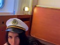 Ненасытная девушка трахнула капитана круизного лайнера