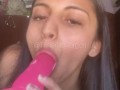 Dildo Blowjob - Morena disfruta chupando su Dildo