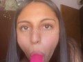 Dildo Blowjob - Morena disfruta chupando su Dildo