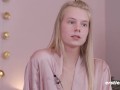 Ersties - Intime Sinnlichkeit mit der blonden Jolien in sexy Dessous