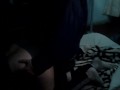 En la oscuridad le bajo la calza y tenemos sexo