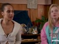 Ersties - Mia A und Lia A verwöhnen sich mit Natursekt und Glasdildo