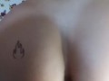 ESPOSA FAZENDO MARIDO DE CORNO ATE ELE GOZAR NAS AXILAS