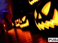 2 hot blondes share Halloween scare