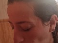 Hotwife en la ducha me atrapa y hace que me corra