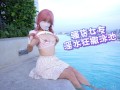 下体发骚的女友，淫水流在泳池，欠干的大骚逼