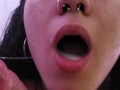 ¡A putinha chupou tão gostoso que gozei na garganta dela!