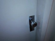 Amiga da minha namorada se vestiu provocante e me esperou no quarto enquanto minha namorada saiu