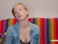 Ersties - Flora gibt Veronica eine heiße Jerk-Off-Anleitung für Girls