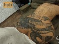 Fudendo com a tatuada safada e rabuda de quatro no sofa da sala