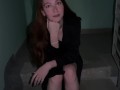 Приехала голая к парню, но потрахалсь в подъезде с соседом