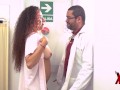 Morena MILF colombiana va al médico para poder cogerlo por una consulta gratis