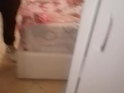 Mi sego pensando alla mia figliastra ,con tanta sborra sullo specchio