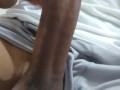 Chico con gran verga morena se masturba
