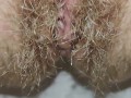 Natural hairy pussy pissing with menstrual cup inside 💦 Close up