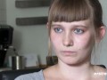 Ersties - Die angehende Studentin Maria befriedigt sich selbst mit einem Massagestab