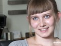 Ersties - Die angehende Studentin Maria befriedigt sich selbst mit einem Massagestab