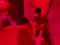RICO SEXO APASIONADO BAJO LA LUZ ROJA! FANTASIA DE FOLLAR ATADO