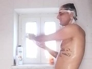 Barba e doccia mentre parlo dei nuovi aggiornamenti sulla produzione (Ita) Napoletano