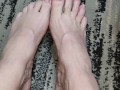 Wiggling & spreading my natural toes not wearing any polish
