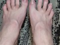 Wiggling & spreading my natural toes not wearing any polish