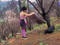 Una chica es follada por un espíritu del bosque.  