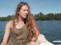 Ersties - Nackt am See genießt Alba ihren Vibrator